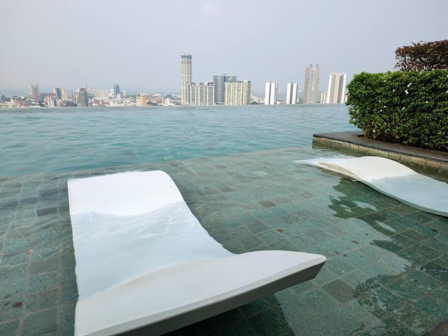 Infinity Pool 2Br Suite 7Pax @Beacon @Georgetown Exterior photo
